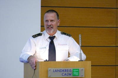 Bild vergrößern: Kreisbrandmeister Hans-Georg Heide informierte Vertreter der Hilfsorganisationen über die geplante Aufklärungskampagne zur Notfallvorsorge im Bevölkerungsschutz.