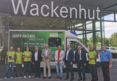 Bild vergrößern: Übergabe des Impfmobils bei der Firma Wackenhut in Nagold
